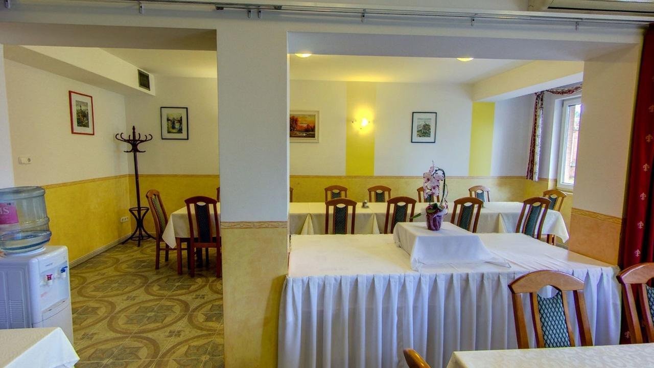 Bella Hotel Сегед Экстерьер фото