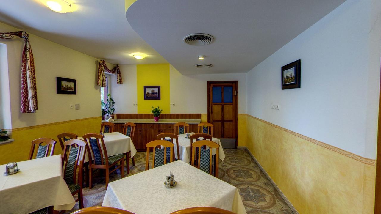 Bella Hotel Сегед Экстерьер фото