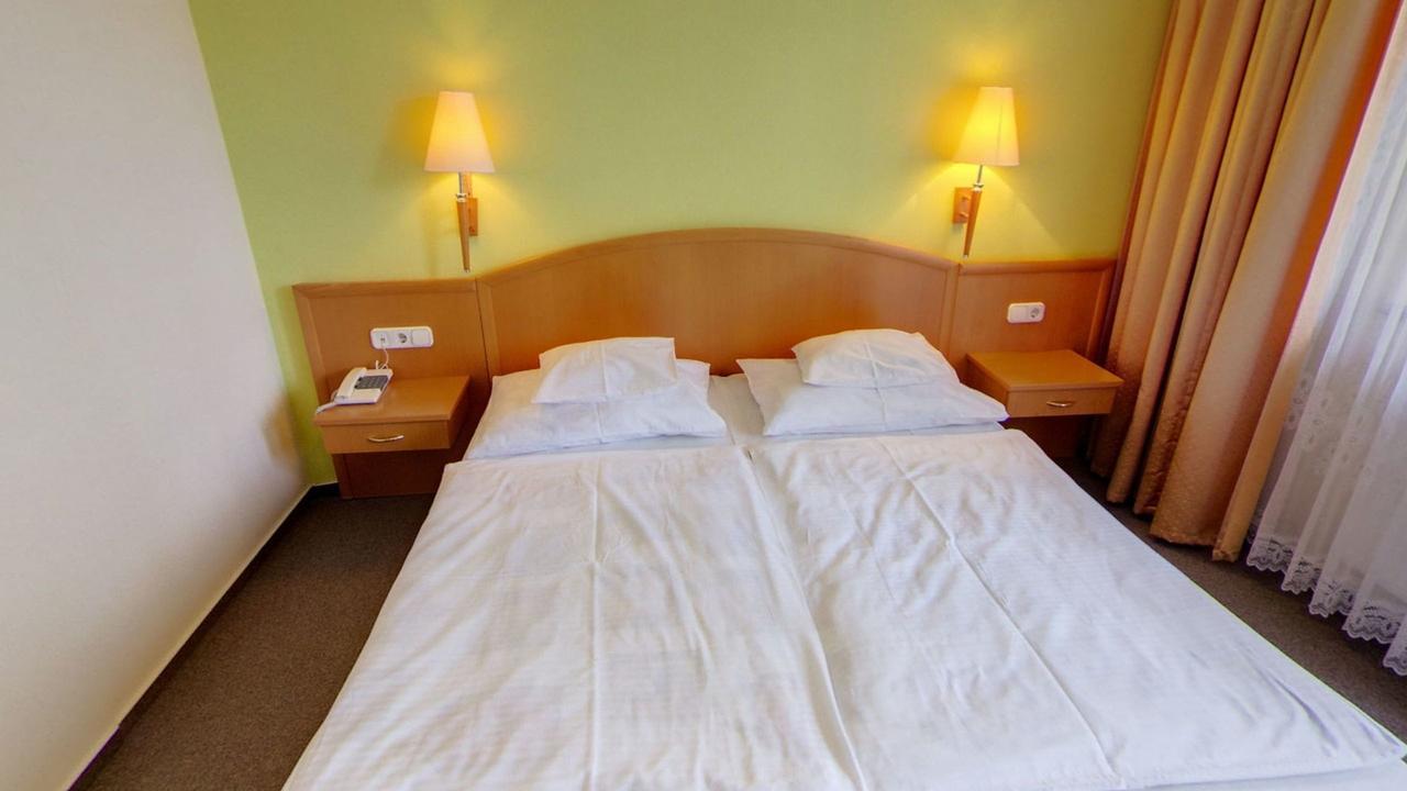 Bella Hotel Сегед Экстерьер фото