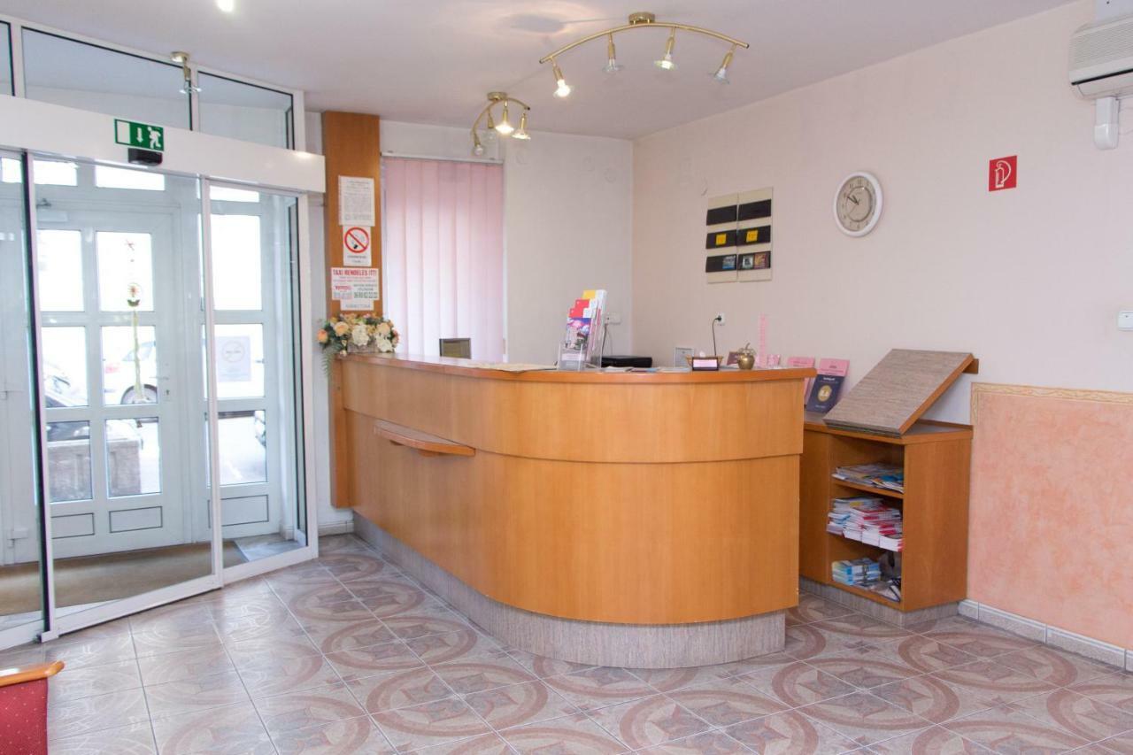 Bella Hotel Сегед Экстерьер фото