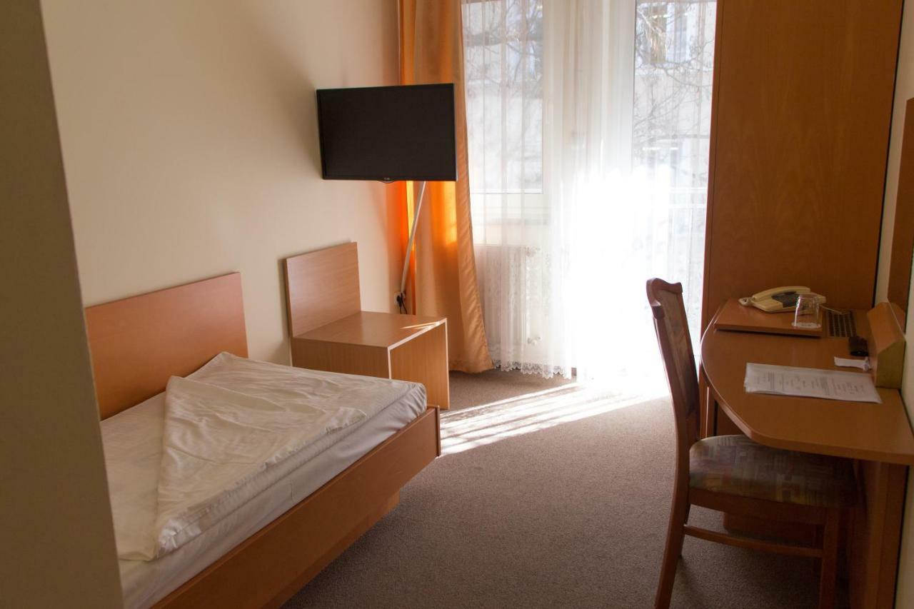 Bella Hotel Сегед Экстерьер фото