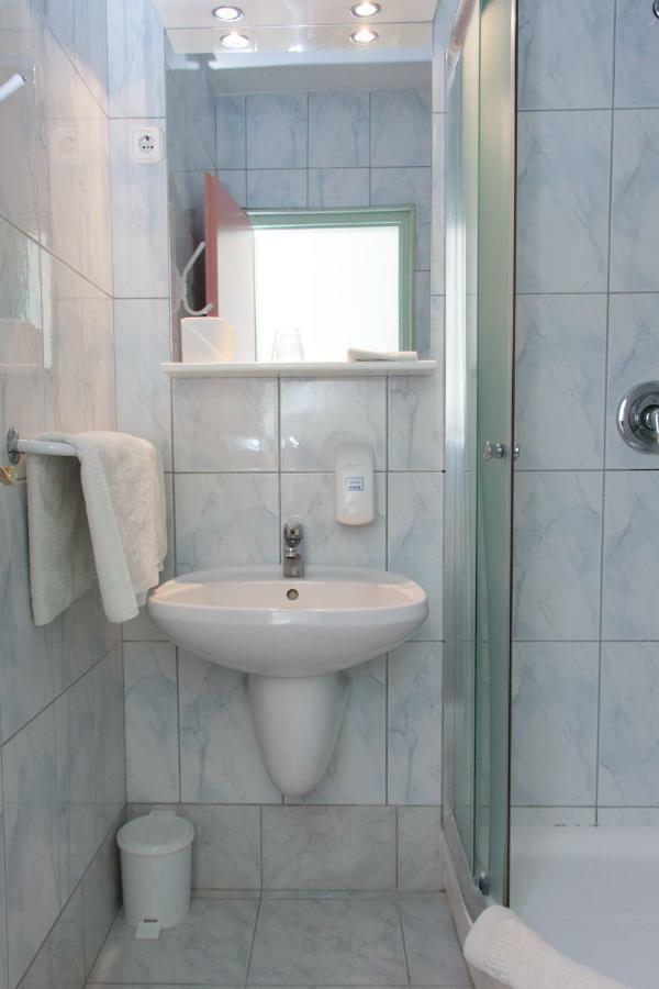 Bella Hotel Сегед Экстерьер фото