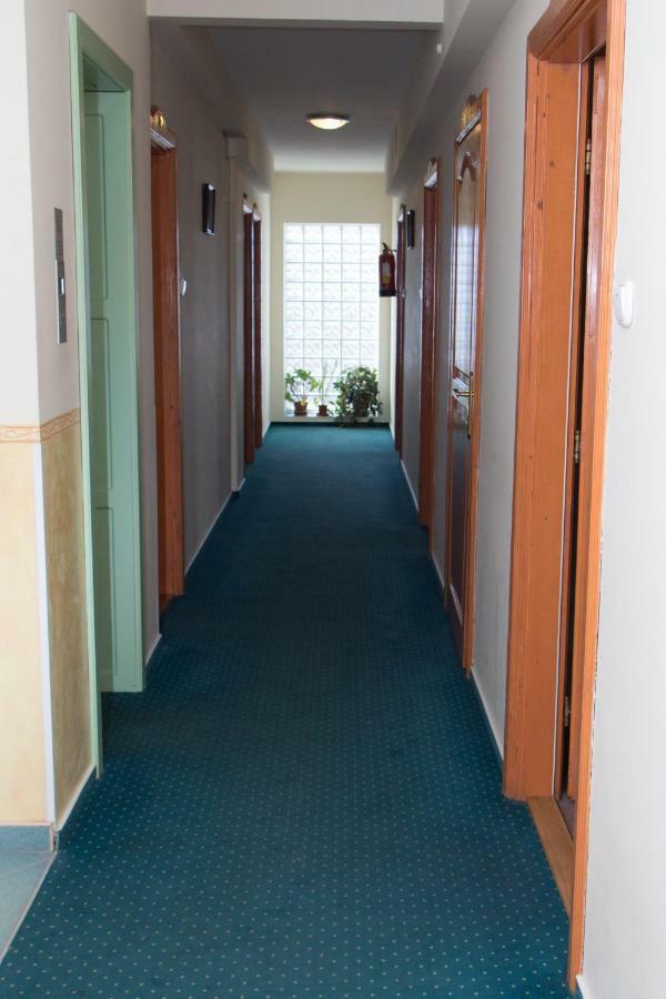 Bella Hotel Сегед Экстерьер фото