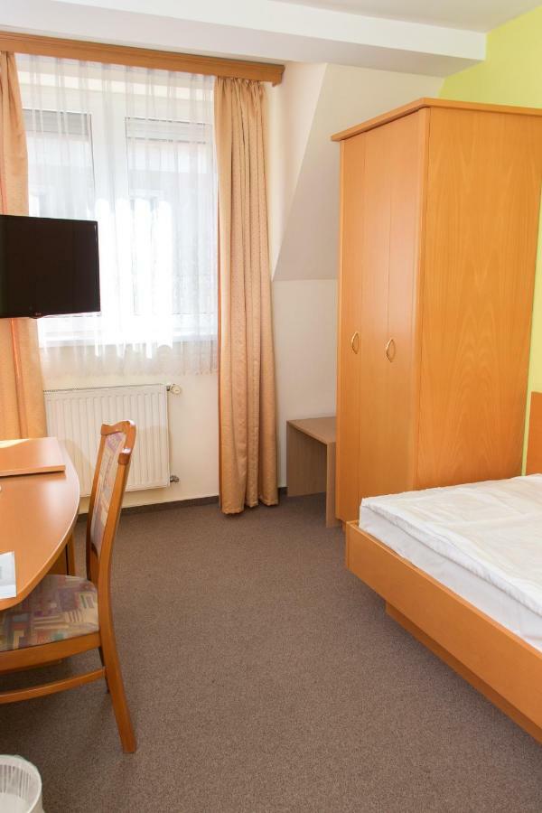 Bella Hotel Сегед Экстерьер фото